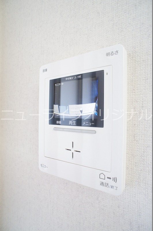 セキュリティ　室内モニターで来訪者を確認できるTVモニターホン付