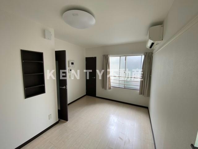 居室・リビング　こちらのリビングで趣味の時間をお楽しみください