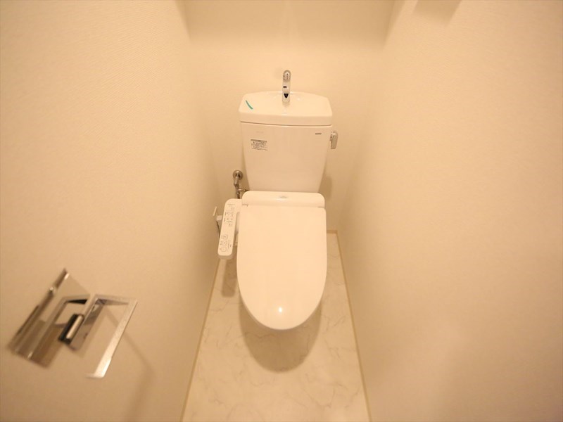 トイレ　温水洗浄暖房便座付トイレ