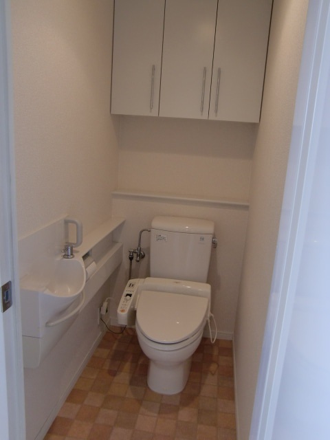 トイレ　※写真は同タイプ住戸です。