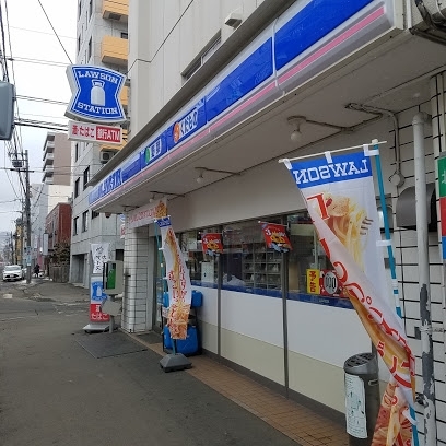コンビニ　ローソン中島公園通店（コンビニ）まで202m