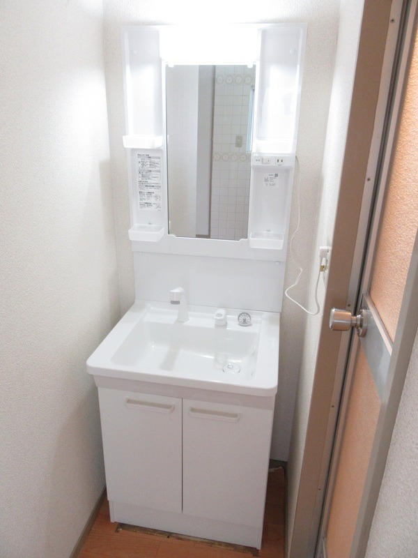 洗面設備　朝の支度はこちらでどうぞ。