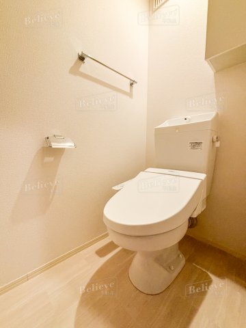 トイレ　嬉しい温水洗浄便座付きです♪