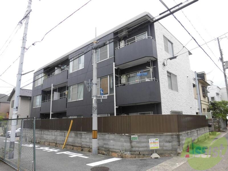 建物外観　オシャレな色合い