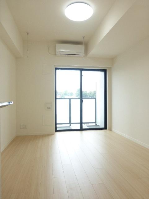 居室・リビング　内観1