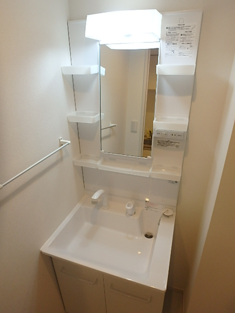 洗面設備　洗面ボウルも大きくてスタイリングもしやすいです。