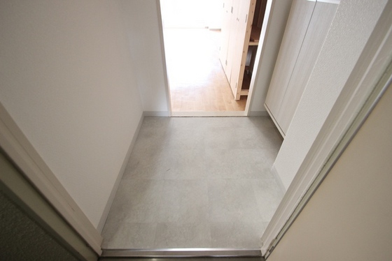 玄関　※別号室の写真でございます。