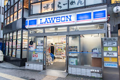 コンビニ　ローソン 品川駅港南口店（コンビニ）まで66m