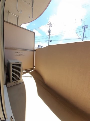 バルコニー　外からの目が気にならないバルコニーで洗濯物が干せます