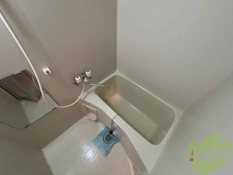 バス・シャワールーム　お風呂になります。一日の疲れを癒してくださいね。