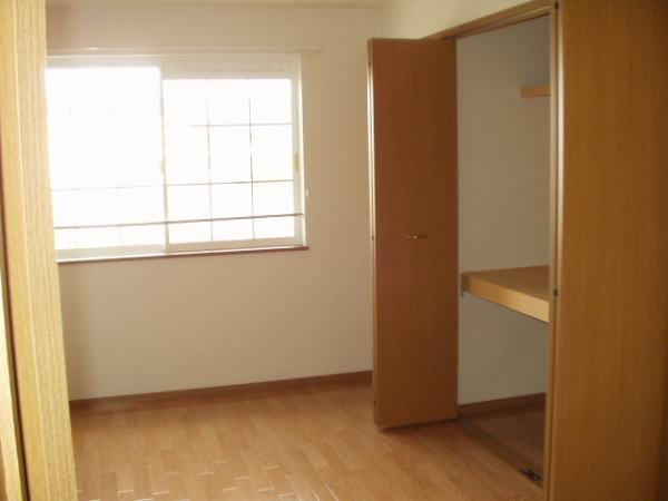 収納　6.6帖洋室収納