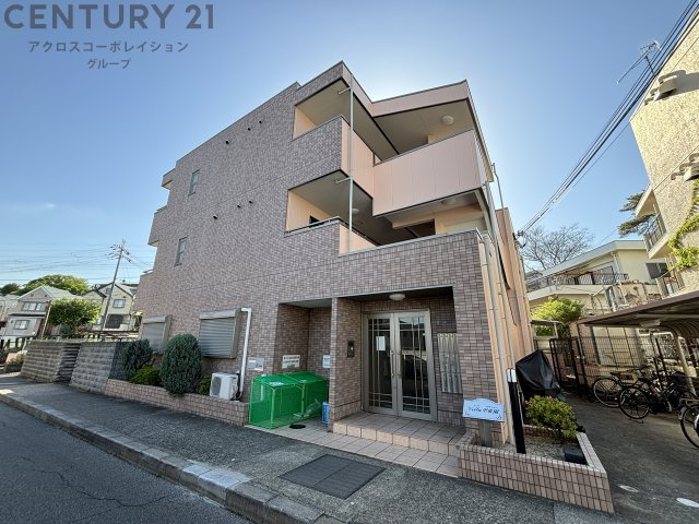 建物外観　オートロックで外部の人間が簡単に出入りできないため安心です！