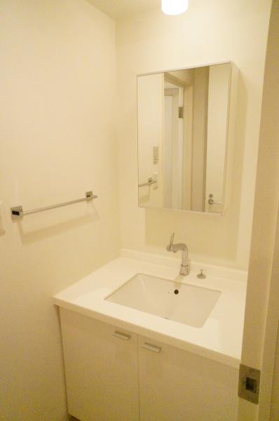 洗面設備　スペースが確保できる洗面所です