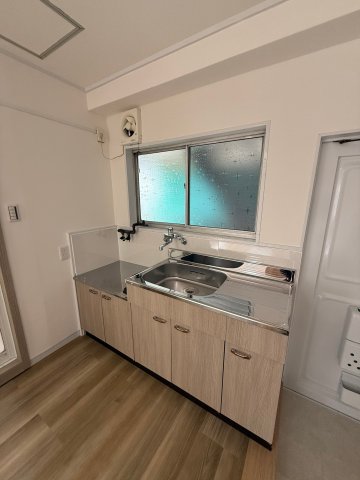 キッチン　コンパクトなキッチンで掃除もラクラク