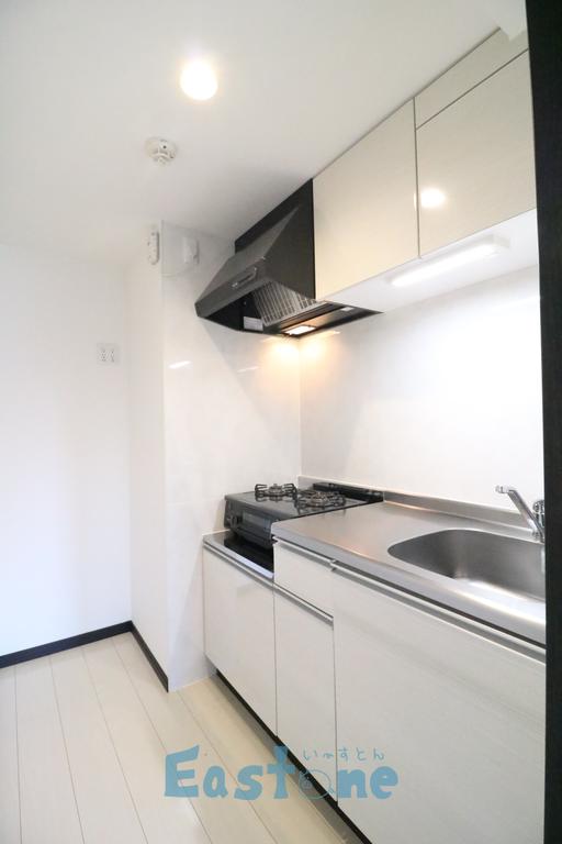 キッチン　ガスコンロ付。都市ガスで経済的なキッチン