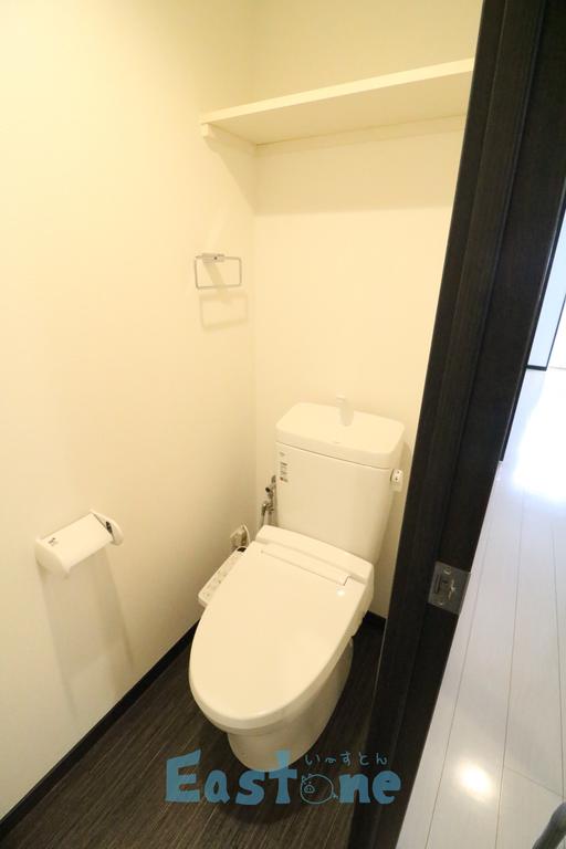 トイレ　温水洗浄便座付きの落ち着いた空間