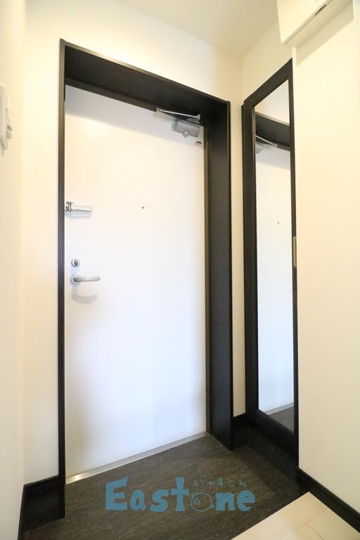 玄関　姿見付シューズボックスのある玄関