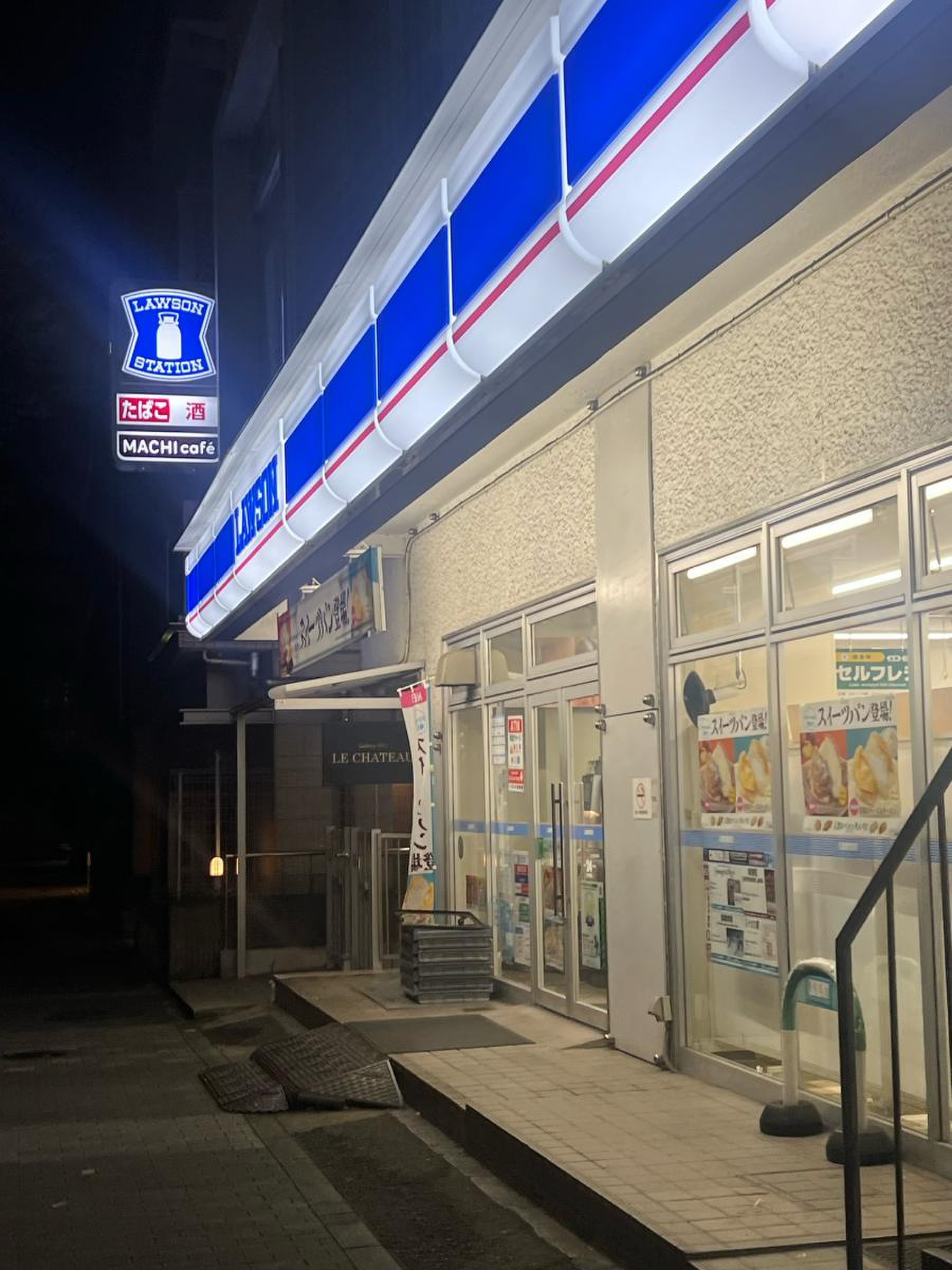 コンビニ　ローソン新宿坂町店（コンビニ）まで76m