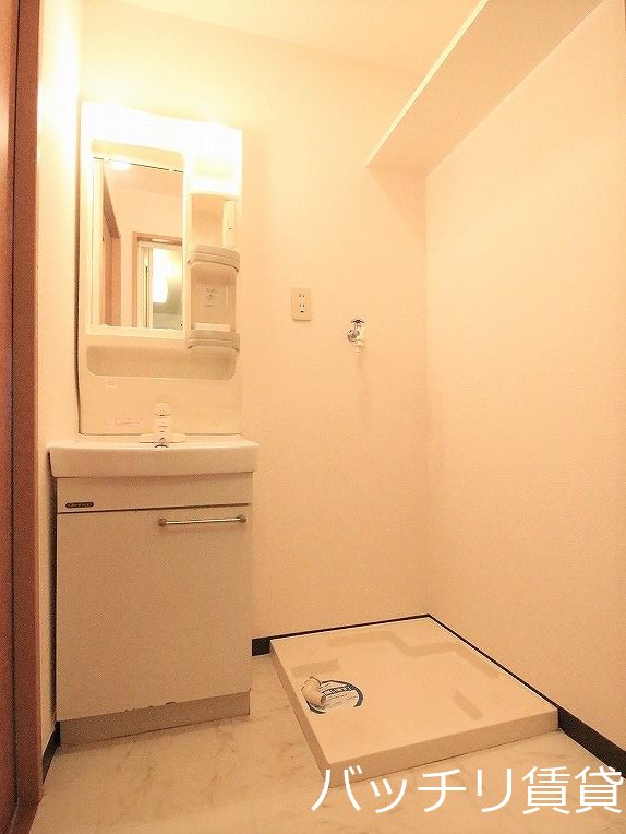 洗面設備　画像は同型反転タイプの為、現況を優先いたします。