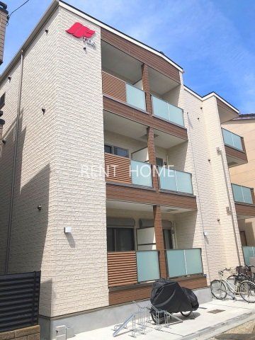 建物外観　3階建てのスマートな建物です。