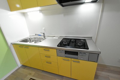 キッチン　3口ガスコンロ付で機能的なキッチンです！