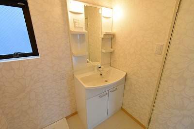 洗面設備　室内洗濯機置き場付きで便利！