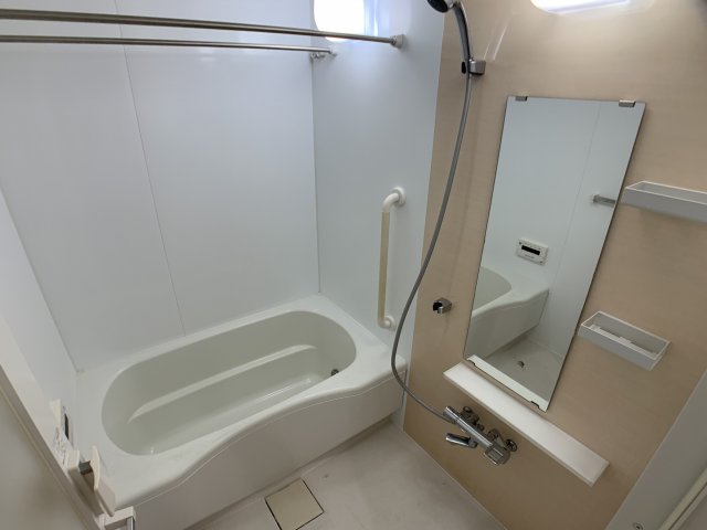 バス・シャワールーム　浴室乾燥・追い炊き機能付きで便利♪