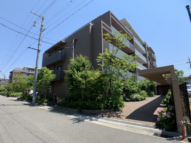 建物外観　安心のオートロック付き♪