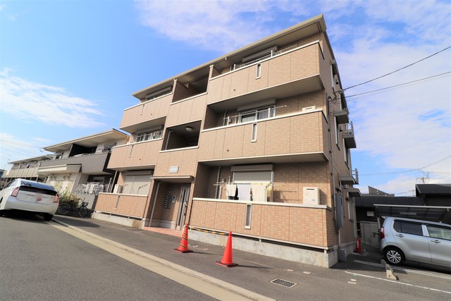 建物外観　シャルマンＡ