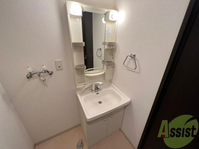 洗面設備　洗面台はこちら。身支度はここでばっちりですね。