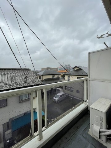 バルコニー　外からの目が気にならないバルコニーで洗濯物が干せます