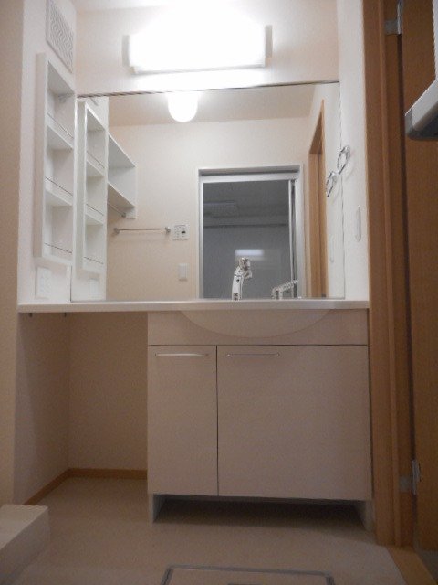 洗面設備　洗面台の広いシャンプードレッサー☆