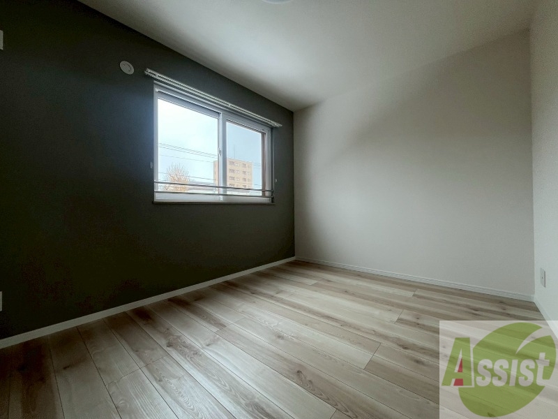 その他部屋・スペース　こちらのお部屋は光が差し込む、温かみのあるお部屋です。