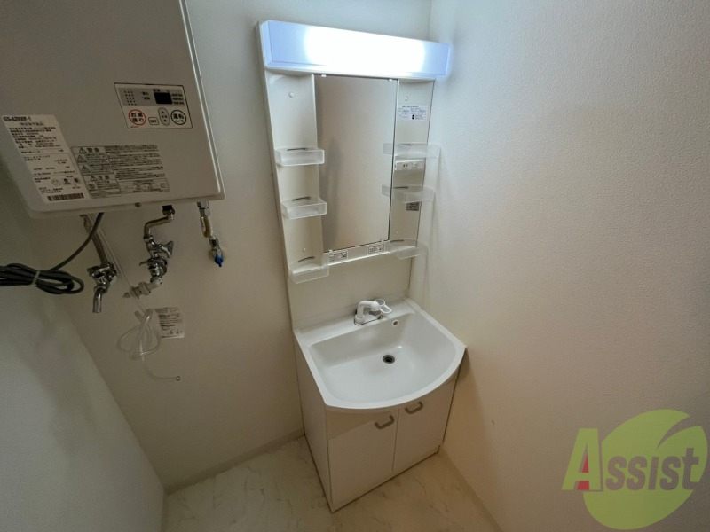 洗面設備　ユニットバス内の洗面台です。朝の身支度もスムーズです。