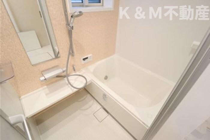 バス・シャワールーム　コンパクトで使いやすいお風呂です