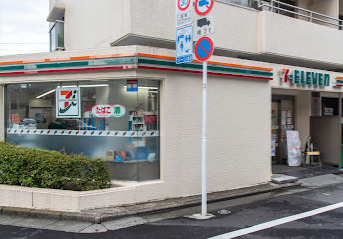 コンビニ　セブンイレブン 北参道駅前店（コンビニ）まで434m