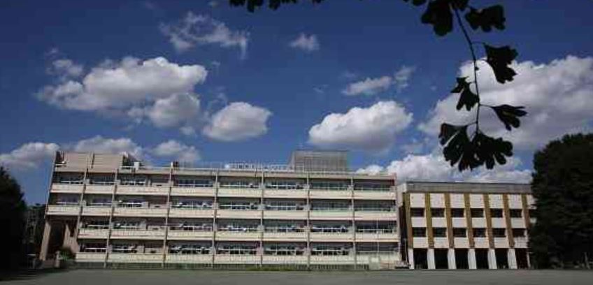 中学校　武蔵野市立第六中学校（中学校）まで680m