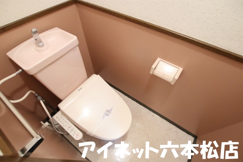 トイレ　清潔感のある空間です。