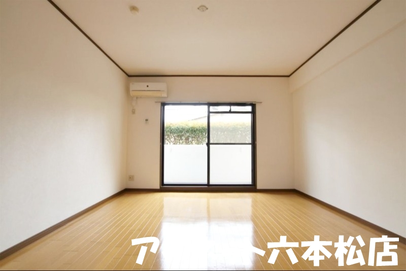 居室・リビング　広々としたリビングです。