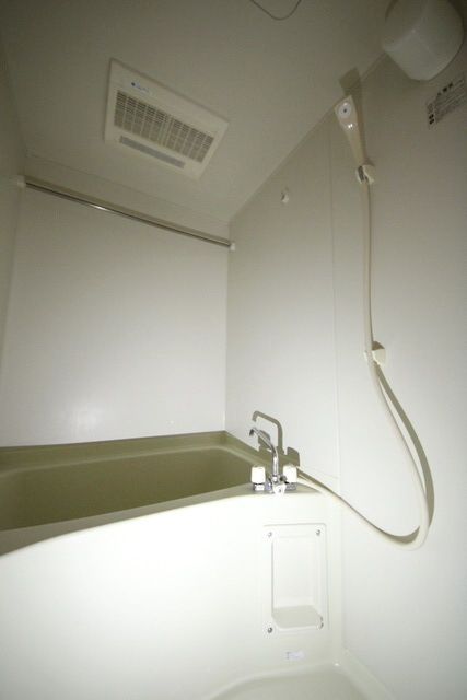 バス・シャワールーム　同物件別部屋写真