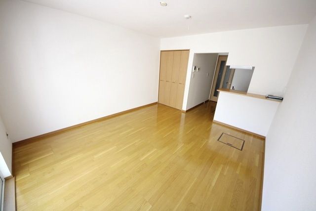 居室・リビング　同物件別部屋写真