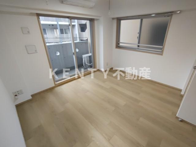 居室・リビング　こちらの居間で趣味の時間をお楽しみください