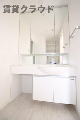 洗面設備　朝の準備に活躍する、洗髪洗面化粧台！