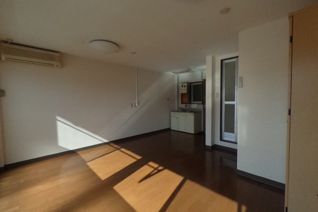 居室・リビング　現況が相違する場合は現況を優先致します。