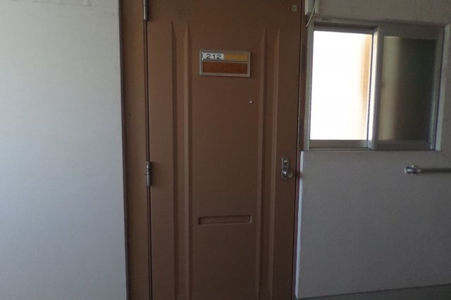 玄関　現況が相違する場合は現況を優先致します。