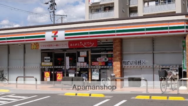 コンビニ　セブンイレブン（コンビニ）まで604m