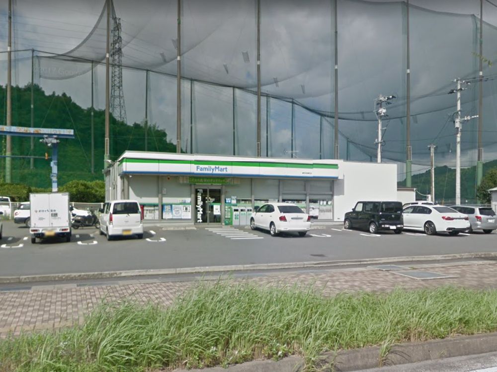 コンビニ　ファミリーマート 諫早貝津町店（コンビニ）まで738m