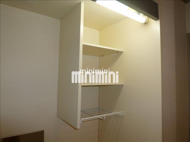 その他　キッチン上にも棚がございます。