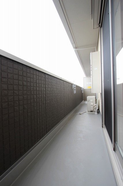 バルコニー　同物件別号室の写真です。