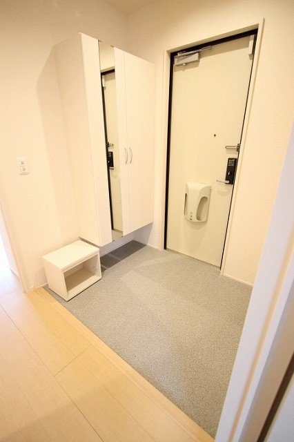 玄関　同物件別号室の写真です。